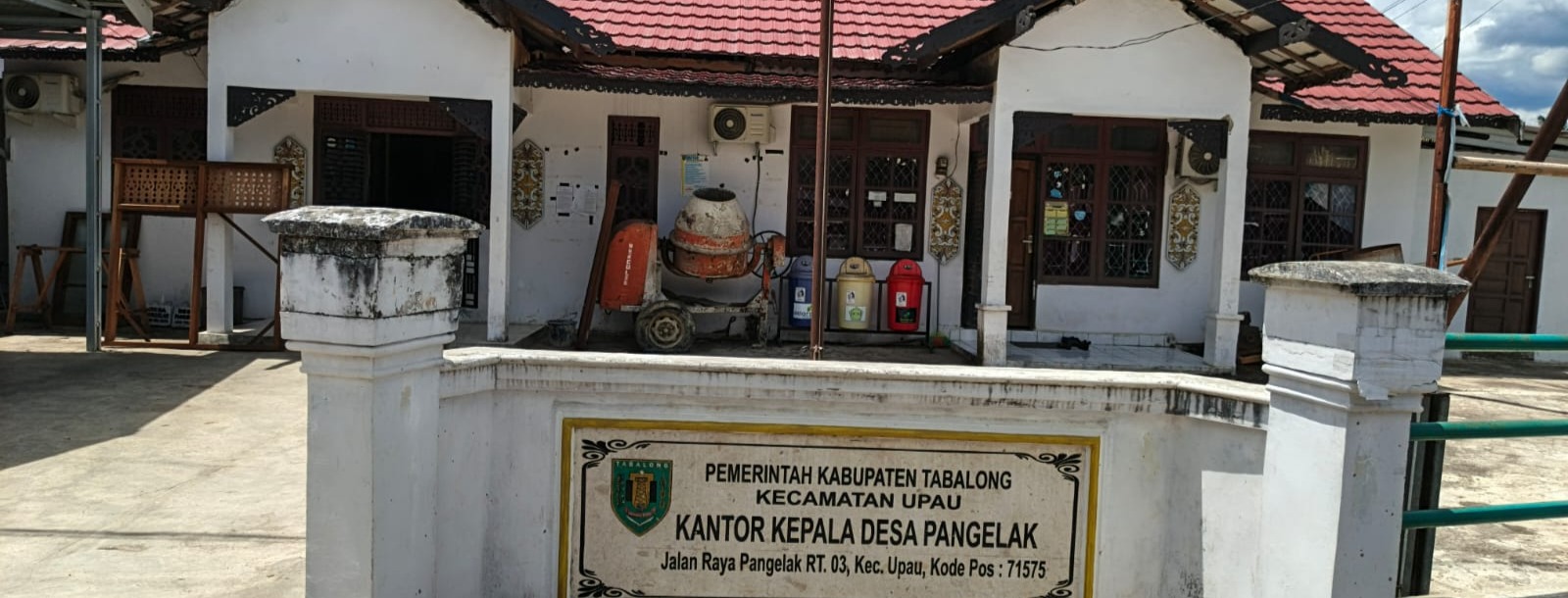 Wajah kantor Desa Pangelak Sebelum di Cat baru