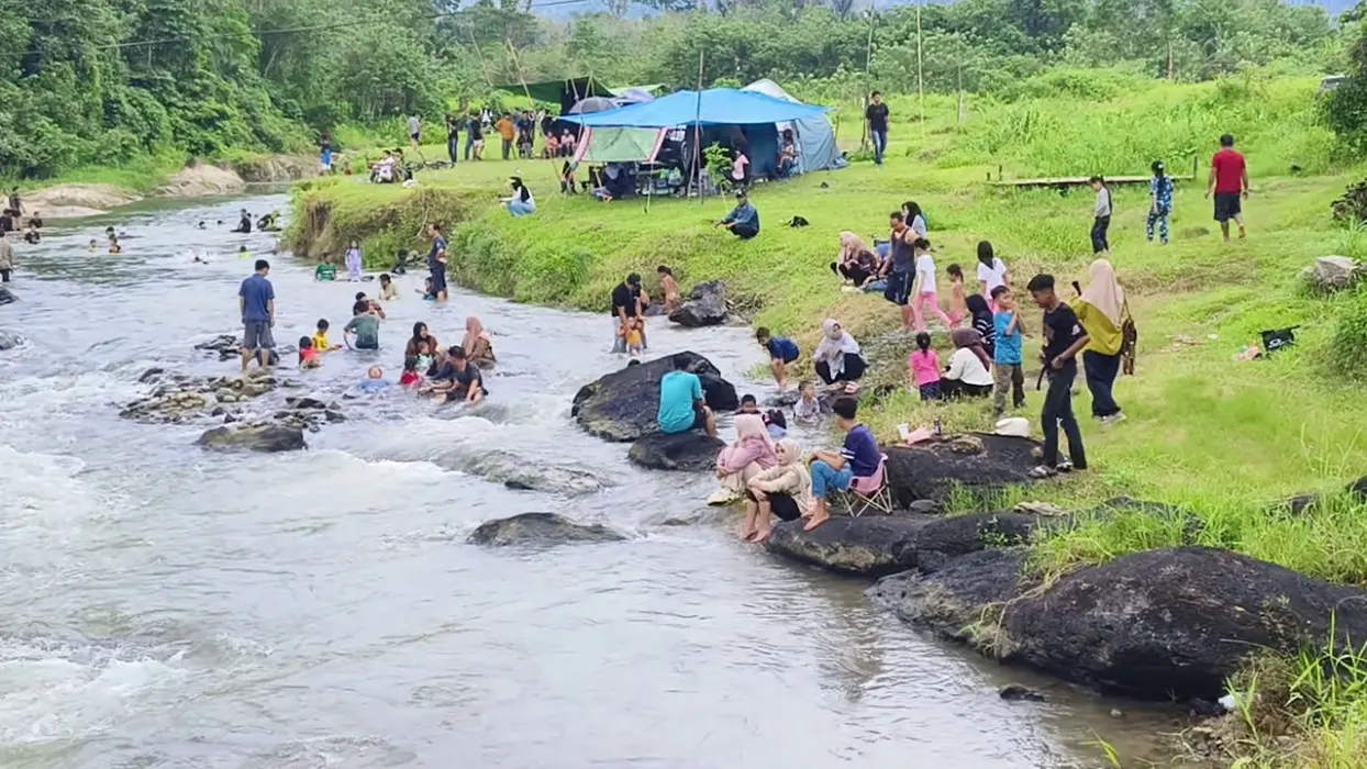 Lebaran Ketiga, Ribuan Wisatawan Kunjungi Objek Wisata Riam Bidadari