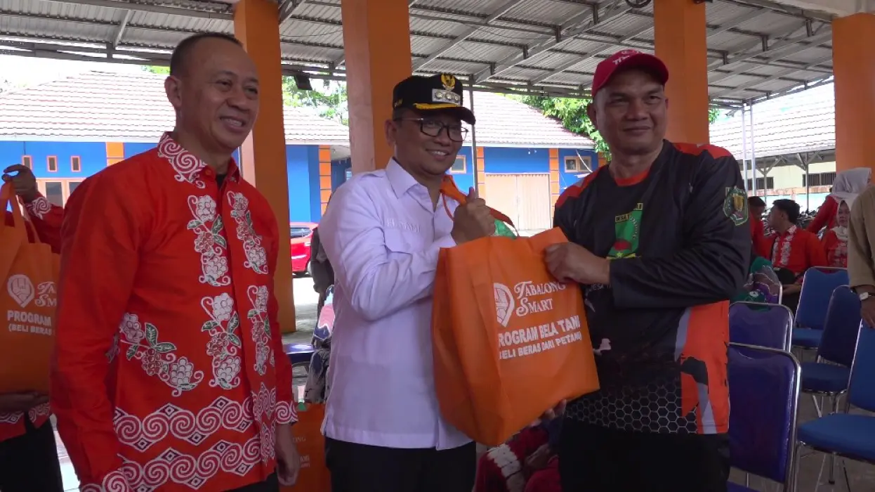 Lewat Program Bela Tani, ASN BPBD Tabalong Salurkan Beras Bagi Warga Tak Mampu