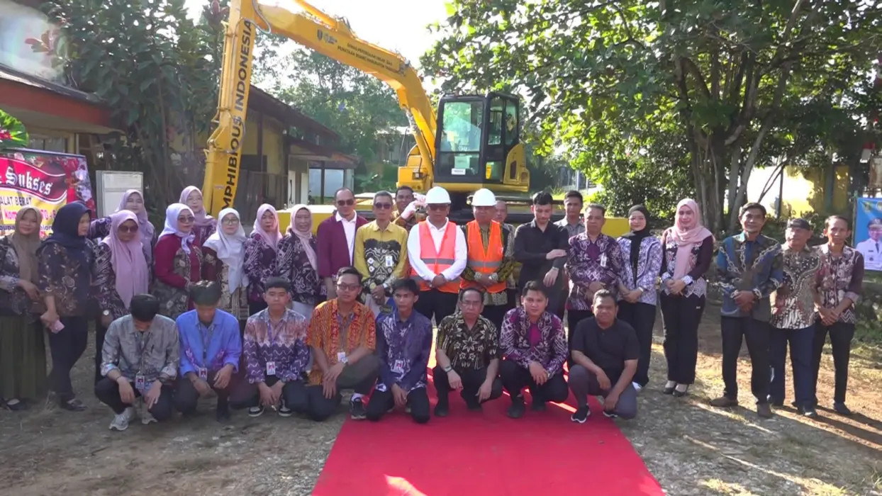Tingkatkan Produktivitas Pertanian, Pemkab Tabalong Luncurkan Satu Unit Excavator Amfibi