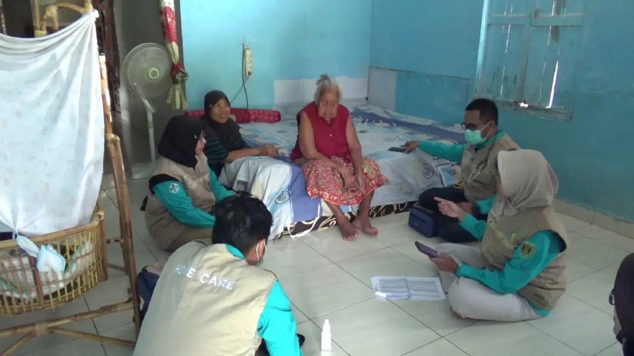 Lansia Senang Bisa Cek Kesehatan Gratis di Rumah Tanpa Harus ke Puskesmas Melalui Layanan Homecare