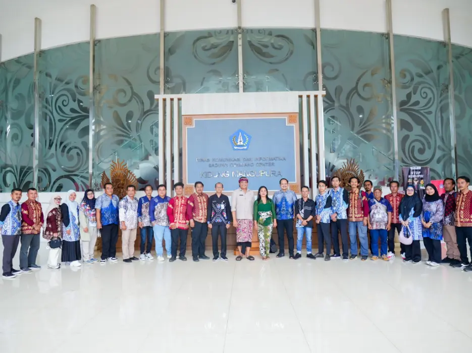 2025-10-15-diskominfo-tabalong-lakukan-kunjungan-press-tour-branding-ke-diskominfo-kabupaten-badung