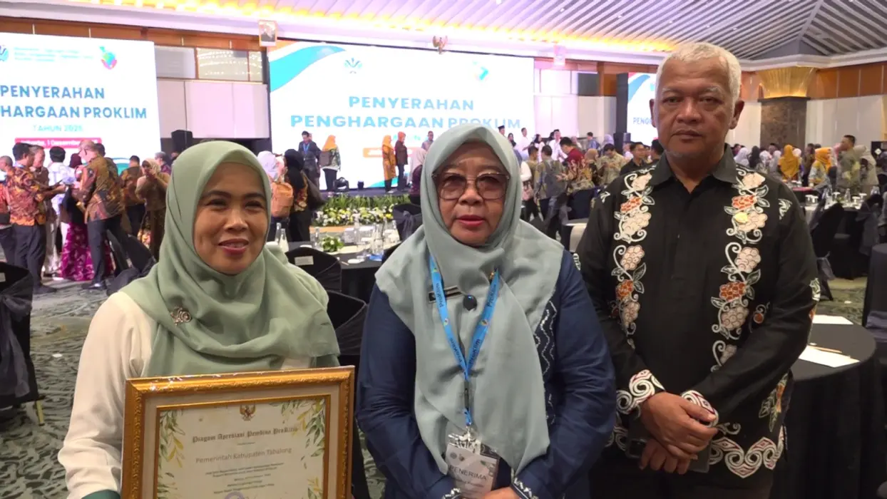 2025-12-08-komitmen-hadapi-krisis-iklim-bupati-tabalong-dianugerahi-pembina-proklim-2025